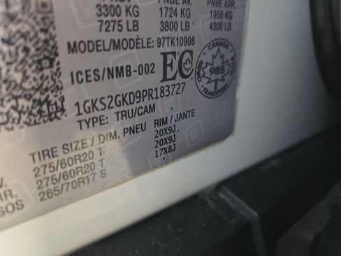 Used 2023 GMC Yukon XL SLT AWD/4WD image 42