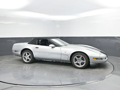 Used 1996 Chevrolet Corvette Convertible RWD image 3