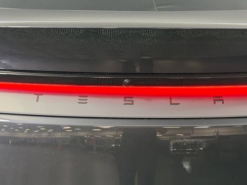 Used 2026 Tesla Model Y 2WD image 23