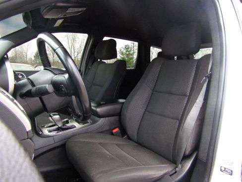 Used 2021 Jeep Grand Cherokee Laredo AWD/4WD image 12