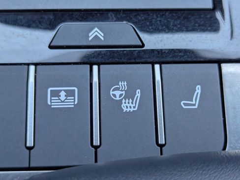 Used 2022 Lexus LS 500 w/ Accessory Package (Z2) image 26