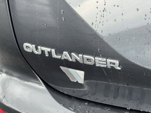 Used 2024 Mitsubishi Outlander SE image 44