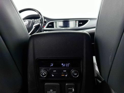 Used 2022 Buick Enclave Premium AWD/4WD image 33