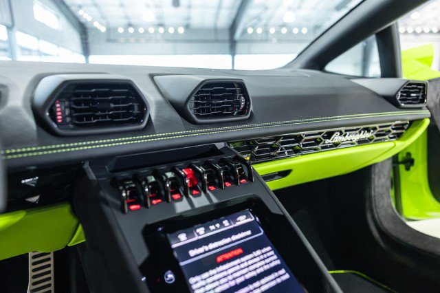 Used 2023 Lamborghini Huracan Tecnica RWD image 15