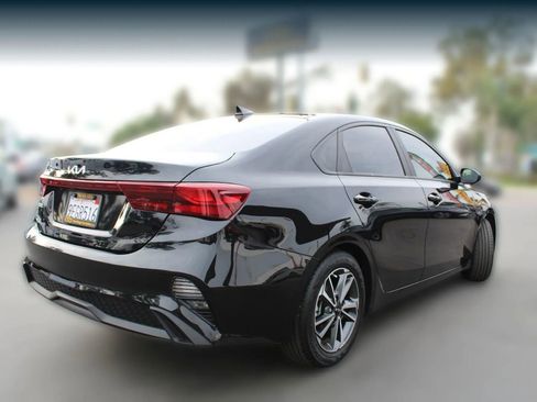 Used 2023 Kia Forte LXS image 5