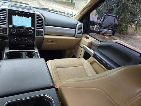 Used 2017 Ford F250 Lariat w/ Chrome Package image 53