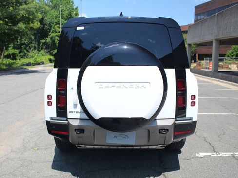 New 2025 Land Rover Defender 130 X-Dynamic SE image 7