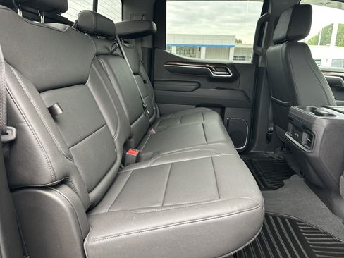 Used 2024 Chevrolet Silverado 1500 LT Trail Boss w/ Convenience Package II AWD/4WD image 16