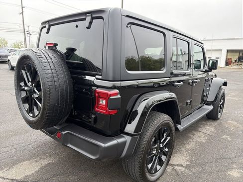 Used 2023 Jeep Wrangler Unlimited Sahara w/ Cold Weather Group AWD/4WD image 3