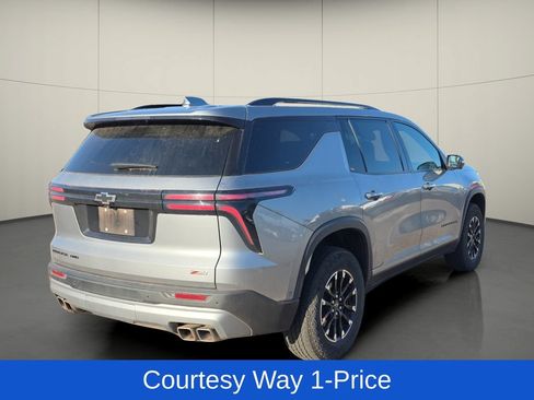 Used 2024 Chevrolet Traverse Z71 w/ Enhanced Driving Package AWD/4WD image 8