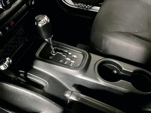 Used 2018 Jeep Wrangler Unlimited Sport S image 15