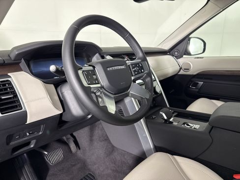 Used 2025 Land Rover Discovery S AWD/4WD image 4