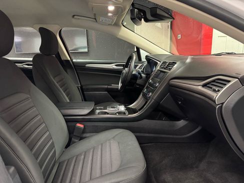 Used 2018 Ford Fusion SE FWD image 24