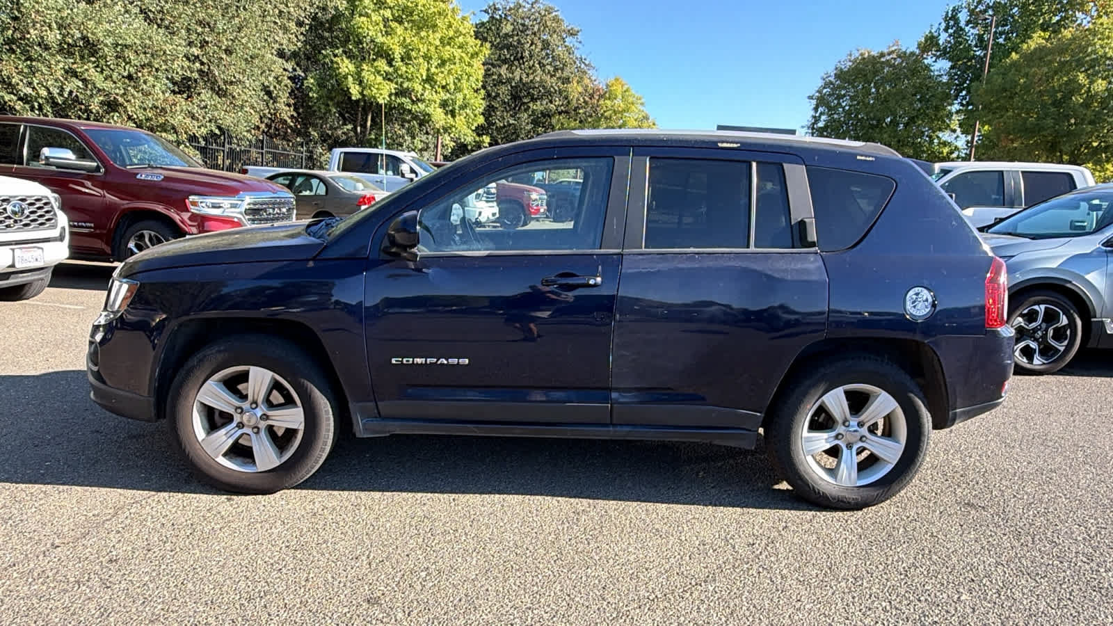 Used 2017 Jeep Compass Latitude AWD/4WD image 8