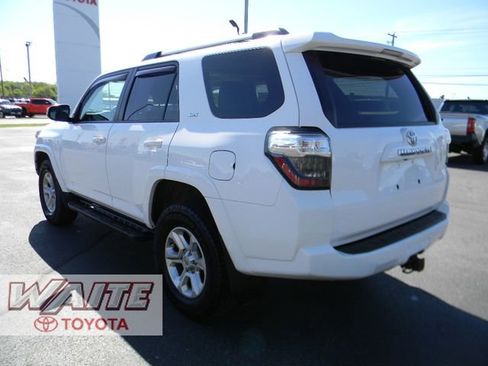 Used 2022 Toyota 4Runner SR5 Premium w/ Moonroof Package AWD/4WD image 4
