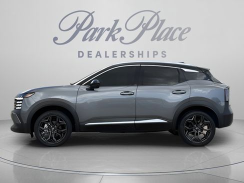 Used 2025 Nissan Kicks SR FWD image 3