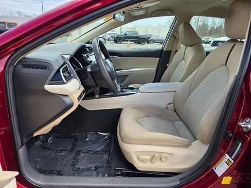 Used 2019 Toyota Camry LE image 21