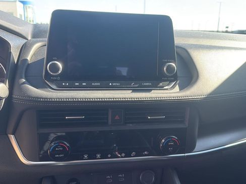 Used 2025 Nissan Rogue SV FWD image 12