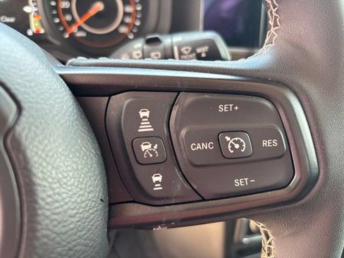 Used 2025 Jeep Wrangler Unlimited Sport AWD/4WD image 10