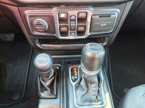 Used 2019 Jeep Wrangler Unlimited Sport w/ Cold Weather Group AWD/4WD image 6