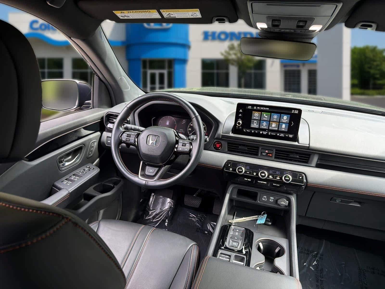 Used 2025 Honda Pilot TrailSport image 31
