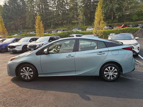 Used 2019 Toyota Prius XLE AWD/4WD image 4