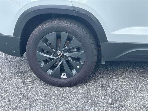 Used 2022 Volkswagen Taos S image 9
