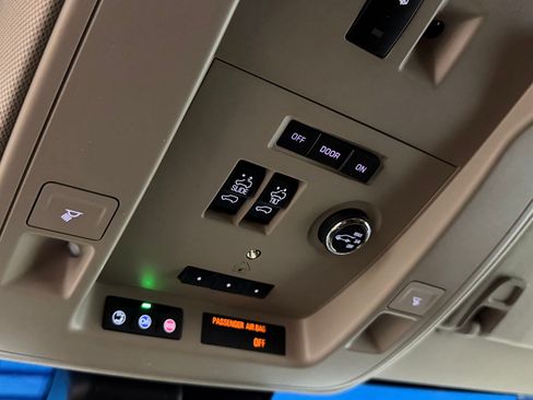 Used 2018 Cadillac Escalade ESV Premium Luxury AWD/4WD image 40