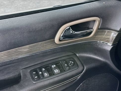 Used 2014 Jeep Grand Cherokee Overland AWD/4WD image 24