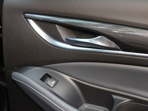 Used 2021 Buick Enclave Essence w/ Sun And Navigation Package image 11