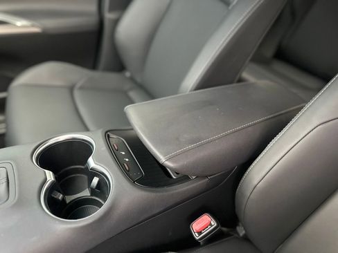 Used 2024 Toyota Venza image 24