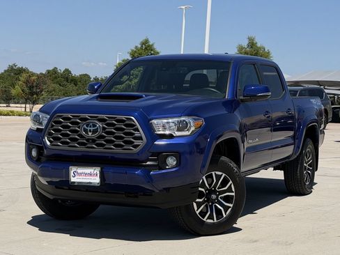 Used 2023 Toyota Tacoma TRD Sport w/ TRD Premium Sport Package AWD/4WD image 2