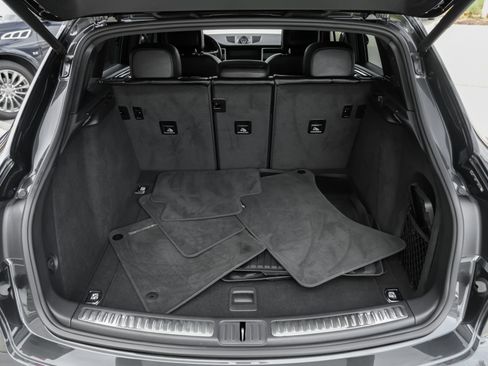 Used 2022 Porsche Macan image 41