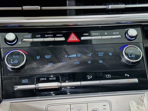 Used 2025 Hyundai Santa Fe SEL FWD image 24