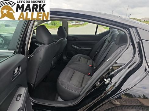 Used 2025 Nissan Altima 2.5 SV FWD image 24