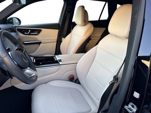 Used 2024 Mercedes-Benz GLC 300 4MATIC image 21