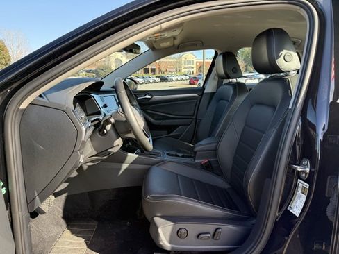 Used 2024 Volkswagen Jetta SE image 13