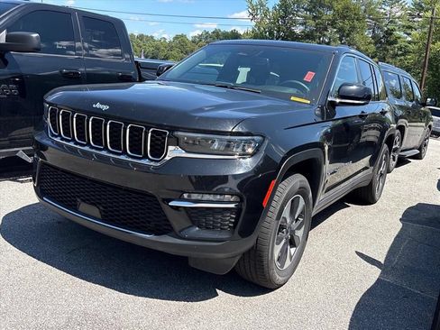 Used 2024 Jeep Grand Cherokee Limited 4xe AWD/4WD image 3