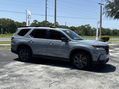 Certified 2025 Honda Pilot Sport image 5