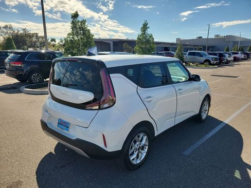 Used 2024 Kia Soul LX w/ Option Group 015 image 5