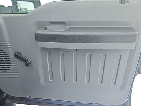 Used 2012 Ford F250 XL w/ Snow Plow Prep Pkg image 18