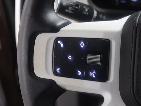 Used 2023 Land Rover Defender 130 SE image 25