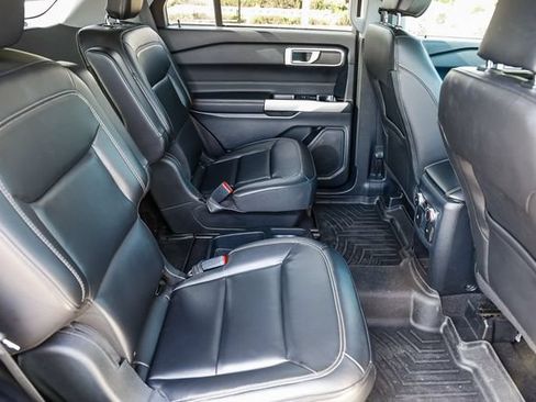 Used 2021 Ford Explorer XLT w/ Equipment Group 202A AWD/4WD image 20