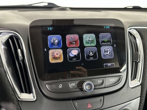 Used 2018 Chevrolet Malibu LT FWD image 17