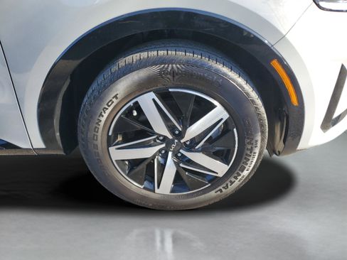 Certified 2023 Kia Sorento EX image 7