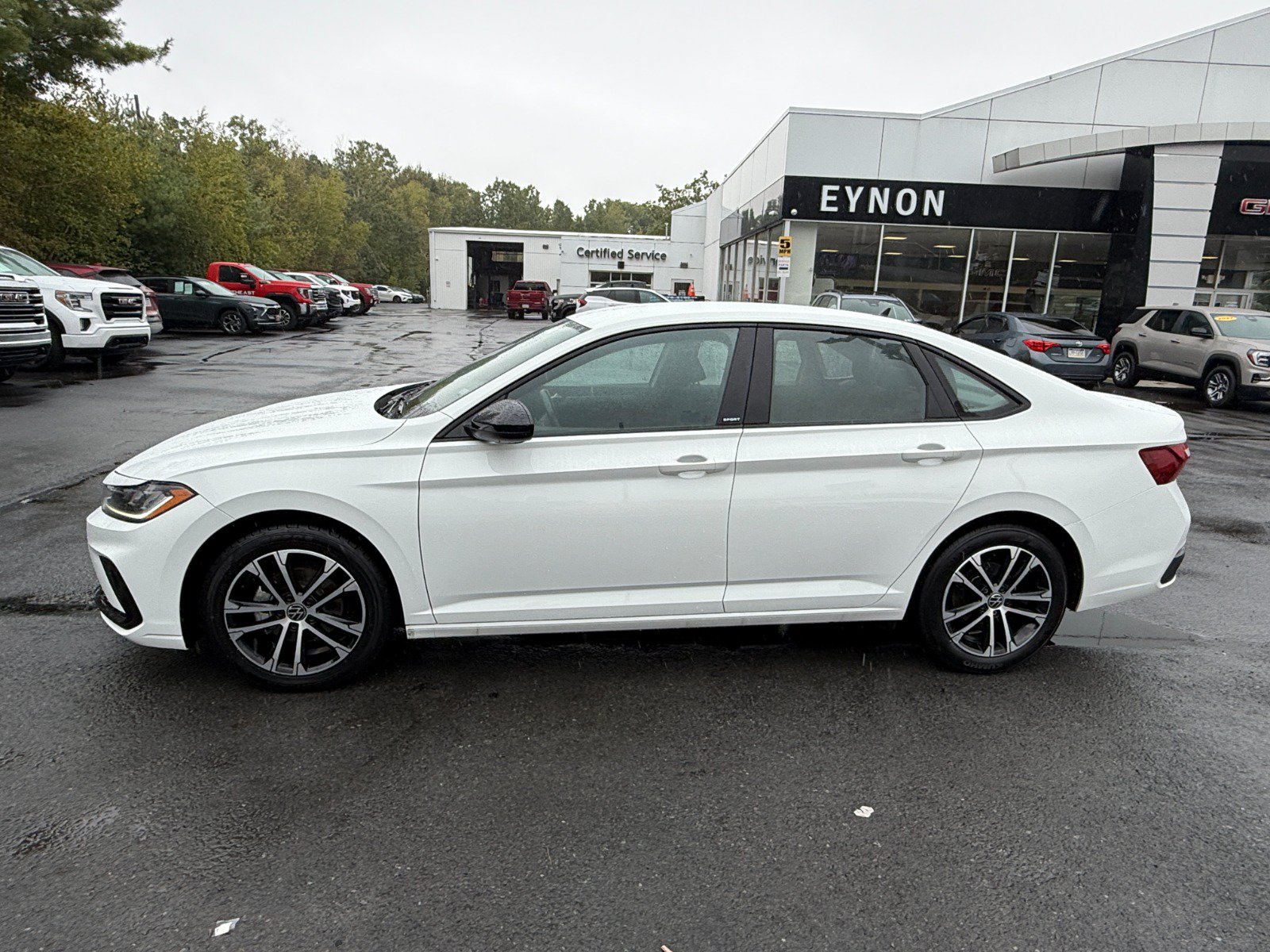 Used 2025 Volkswagen Jetta Sport FWD image 2