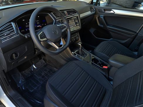 Used 2022 Volkswagen Tiguan S image 9