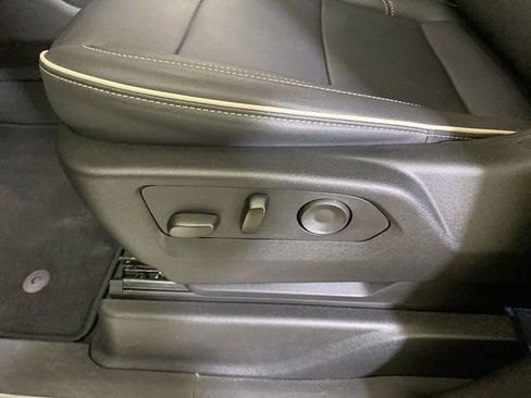 Used 2023 GMC Yukon SLT w/ SLT Luxury Package AWD/4WD image 25