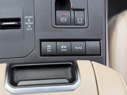 Used 2022 Toyota Highlander XLE image 15