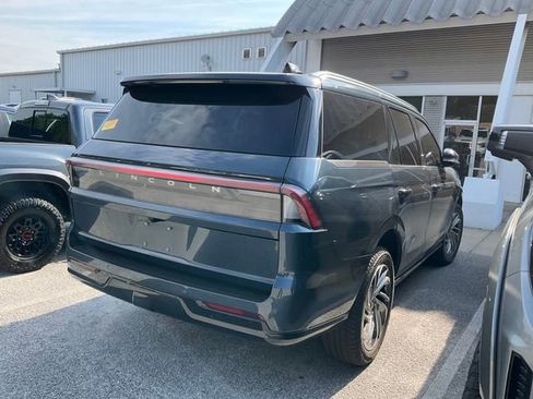 Used 2025 Lincoln Navigator Reserve AWD/4WD image 6